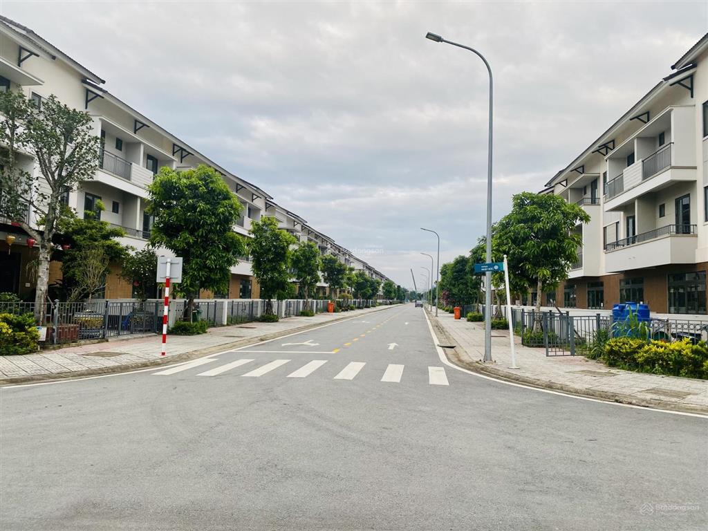 Bán căn shophouse centa riverside giá chỉ 7 tỷ dt 100m sổ hồng sang tên,vị trí đẹp k 1 lỗi nhỏ