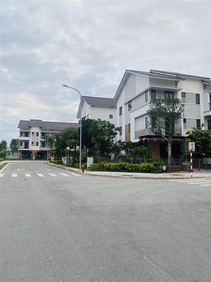 Bán căn shophouse centa riverside giá chỉ 7 tỷ dt 100m sổ hồng sang tên,vị trí đẹp k 1 lỗi nhỏ