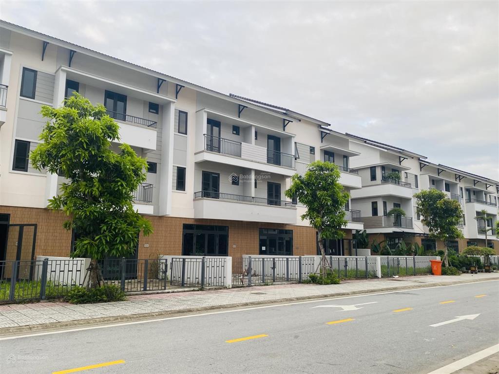 Bán căn shophouse centa riverside giá chỉ 7 tỷ dt 100m sổ hồng sang tên,vị trí đẹp k 1 lỗi nhỏ