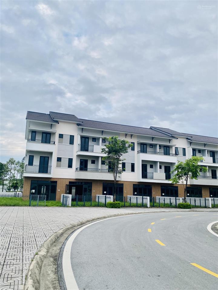 Bán căn shophouse centa riverside giá chỉ 7 tỷ dt 100m sổ hồng sang tên,vị trí đẹp k 1 lỗi nhỏ