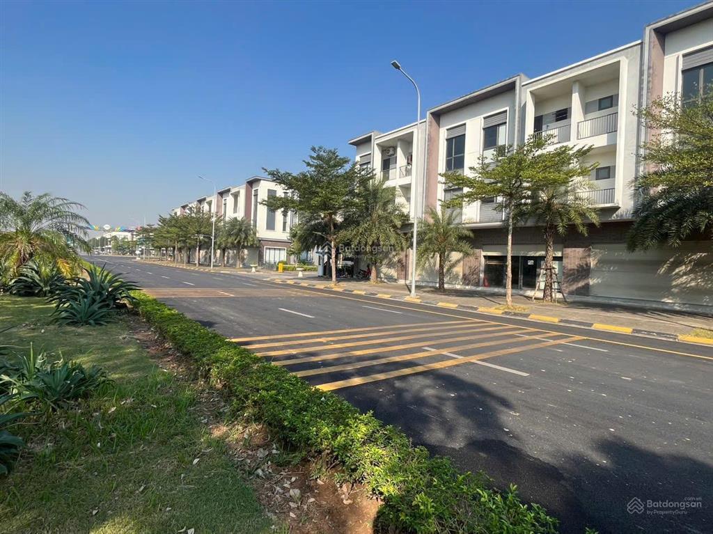 Shophouse beomes mặt đường hữu nghị giá chỉ 8,4 tỷ view nhìn toà nhà điều hành,vườn hoa,bãi xe