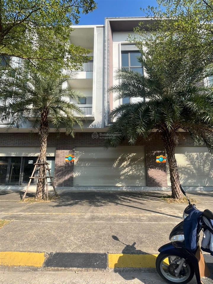 Shophouse beomes mặt đường hữu nghị giá chỉ 8,4 tỷ view nhìn toà nhà điều hành,vườn hoa,bãi xe