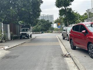 Cần bán đất phúc lợi long biên 50 m mặt tiền 4,6 m ô tô vào đất giá đầu tư