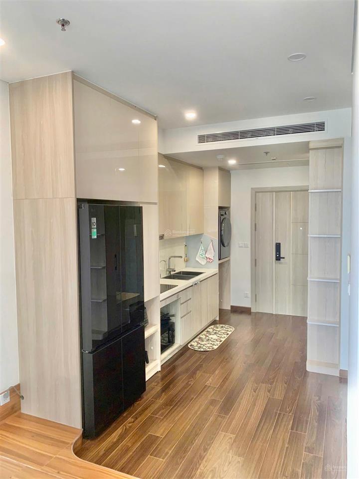 Cc bán căn 2pn  60m2  full đồ  4.2 tỷ kđt vinhomes smart city