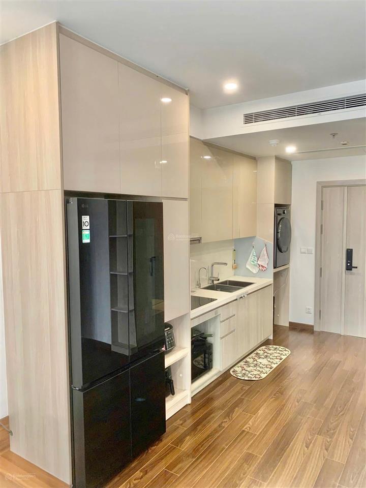 Cc bán căn 2pn  60m2  full đồ  4.2 tỷ kđt vinhomes smart city