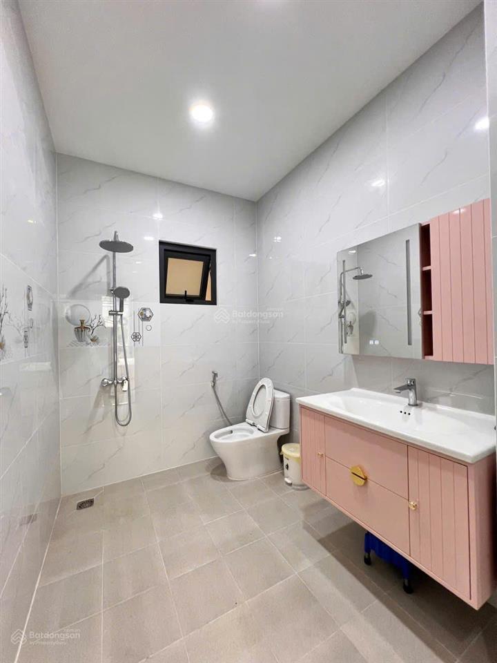 Nhà mới 4 tầng âu cơ (4x10)m đường nhựa. thiết kế trống suốt