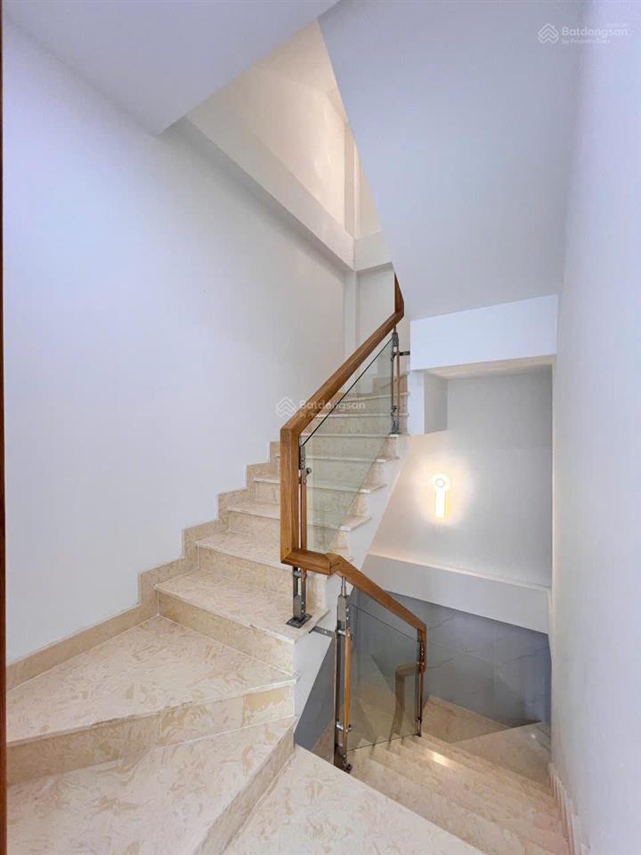 Nhà mới 4 tầng âu cơ (4x10)m đường nhựa. thiết kế trống suốt