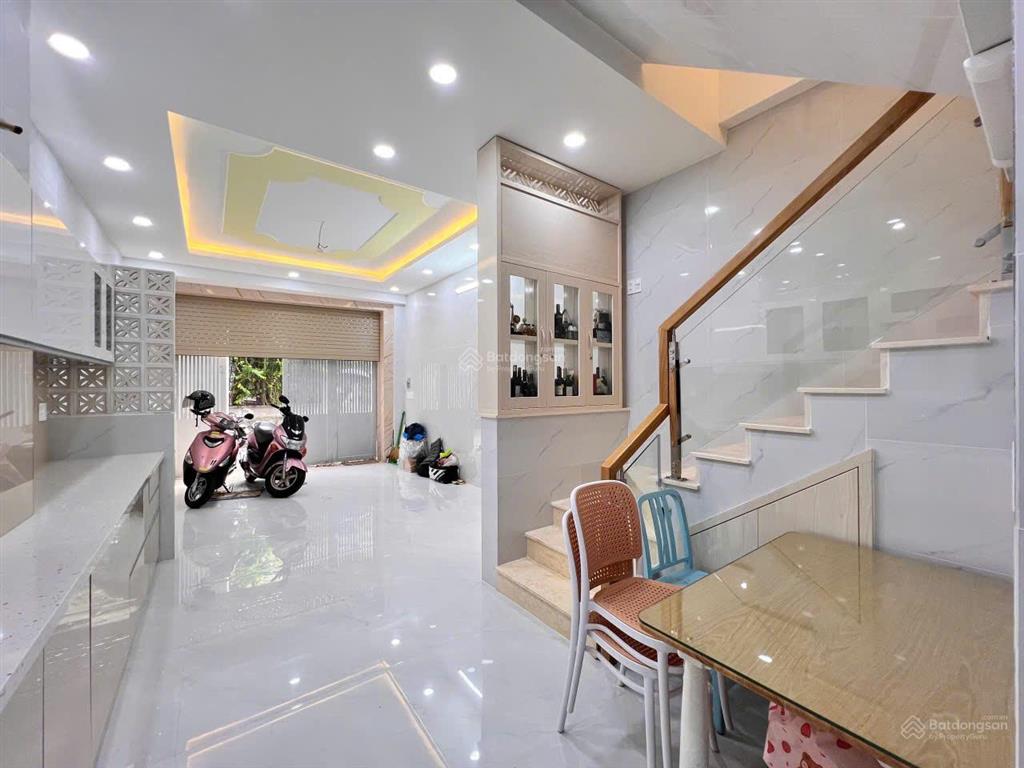 Nhà mới 4 tầng âu cơ (4x10)m đường nhựa. thiết kế trống suốt