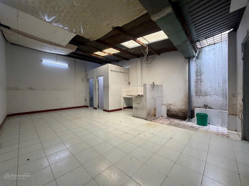 Ngay vòng xoay lê đại hành 79m2 xe hơi đỗ cửa gần mặt tiền