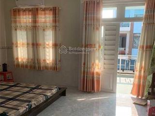 Bán nhà 2 tầng diện tích đẹp thoáng mát nhà còn mới dọn vào ở ngay