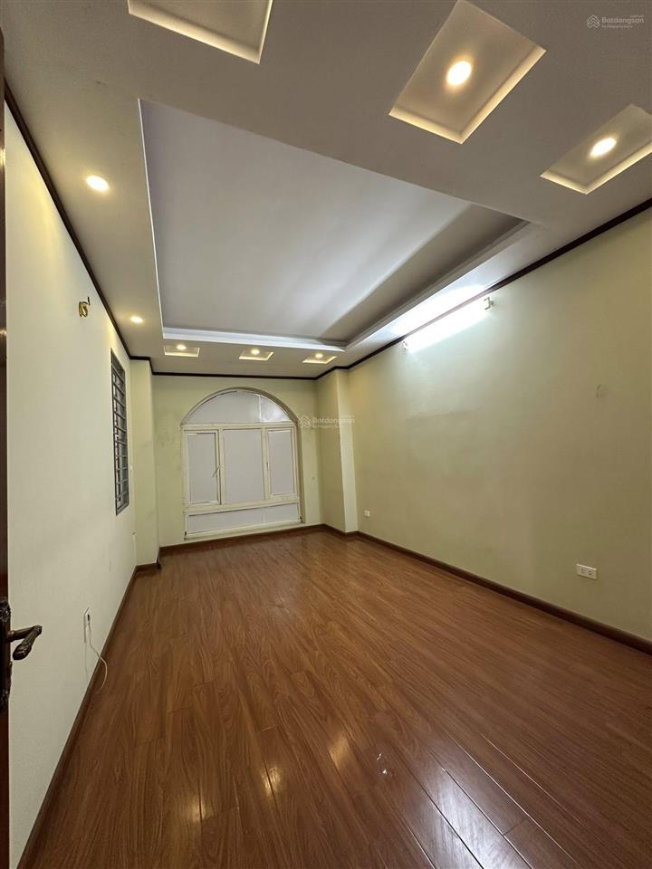 Cần bán gấp nhà mặt phố giáp bát,lô góc,ngõ ô tô thông, kinh doanh đỉnh cao