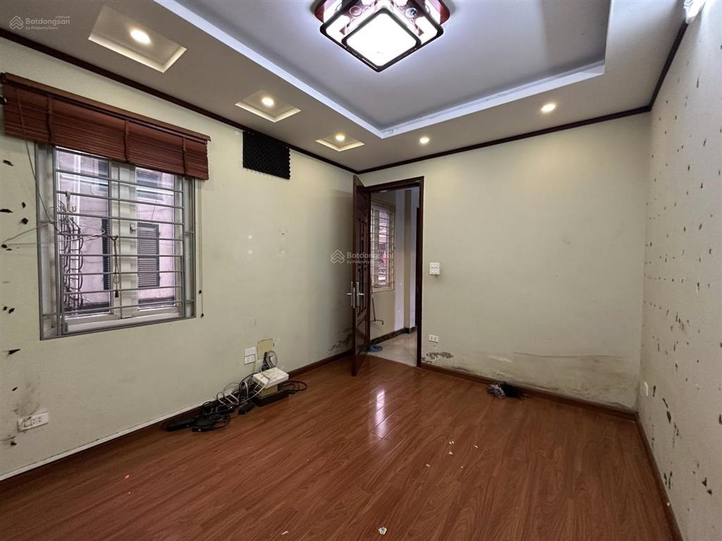 Cần bán gấp nhà mặt phố giáp bát,lô góc,ngõ ô tô thông, kinh doanh đỉnh cao