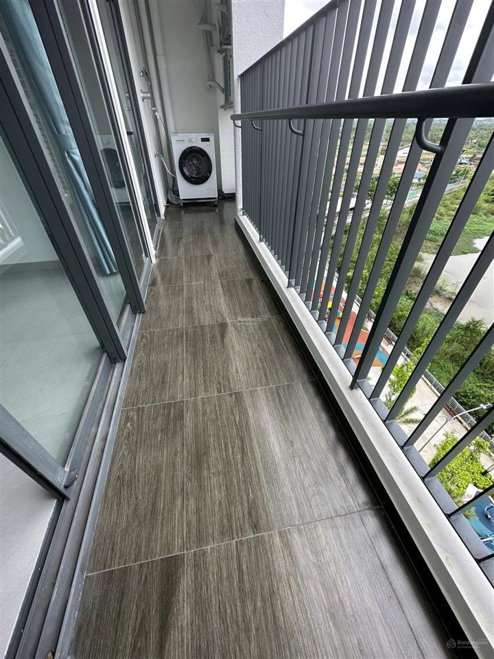 Cần bán căn mt eastmark 1pn+1 diện tích 63m2 giá 3,15 tỷ có sổ hồng view nội khu hồ bơi cực đẹp