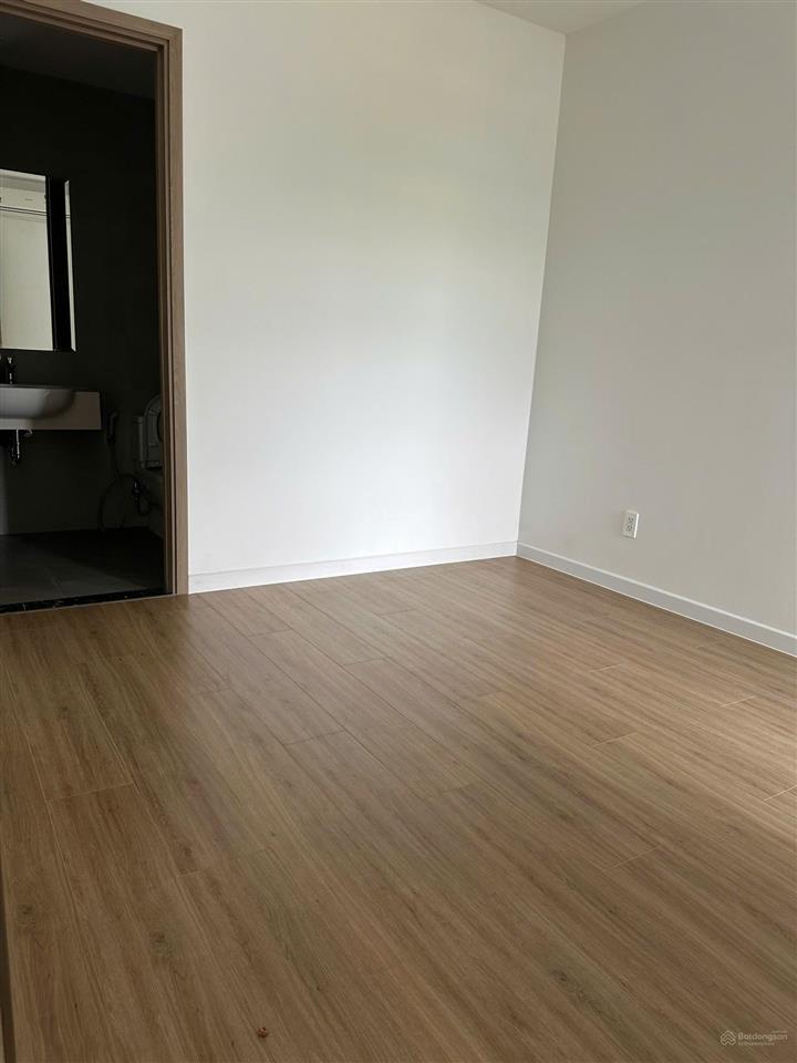 Cần bán căn mt eastmark 1pn+1 diện tích 63m2 giá 3,15 tỷ có sổ hồng view nội khu hồ bơi cực đẹp