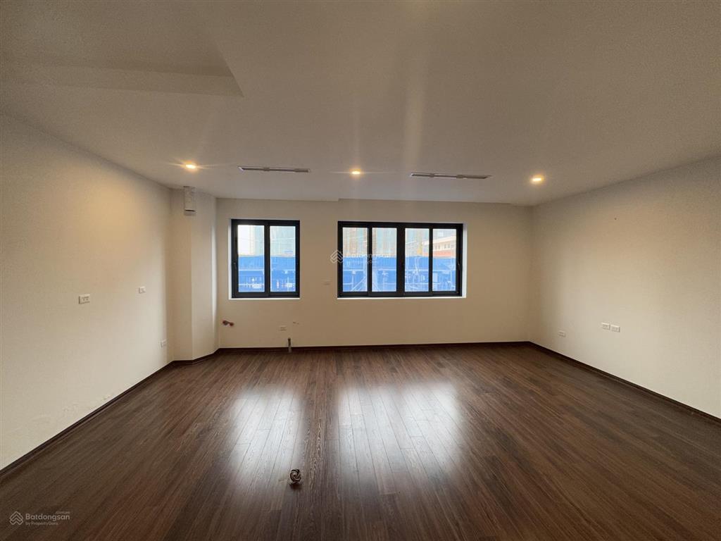 Bán nhà diện tích 110m2, 8 tầng thang máy, mặt tiền 6m, tại phố trần hưng đạo, hoàn kiếm