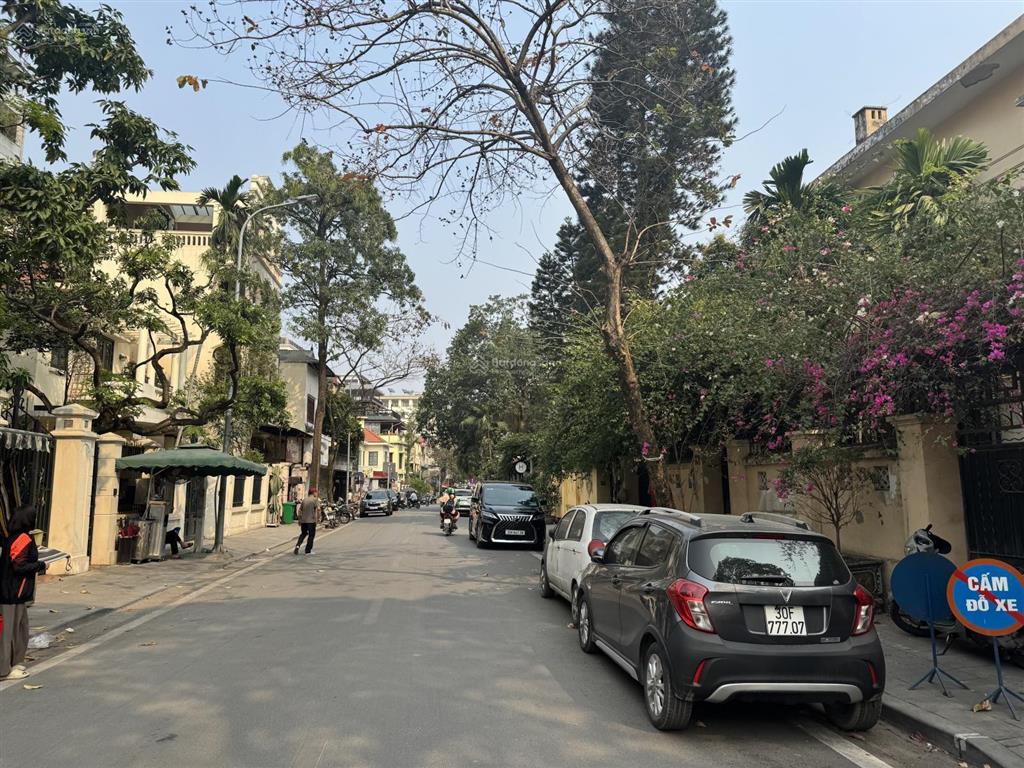 Bán biệt thự đẳng cấp phố nguyễn gia thiều, hoàn kiếm, 310m² đất vàng, mặt tiền 10m, 1 sổ