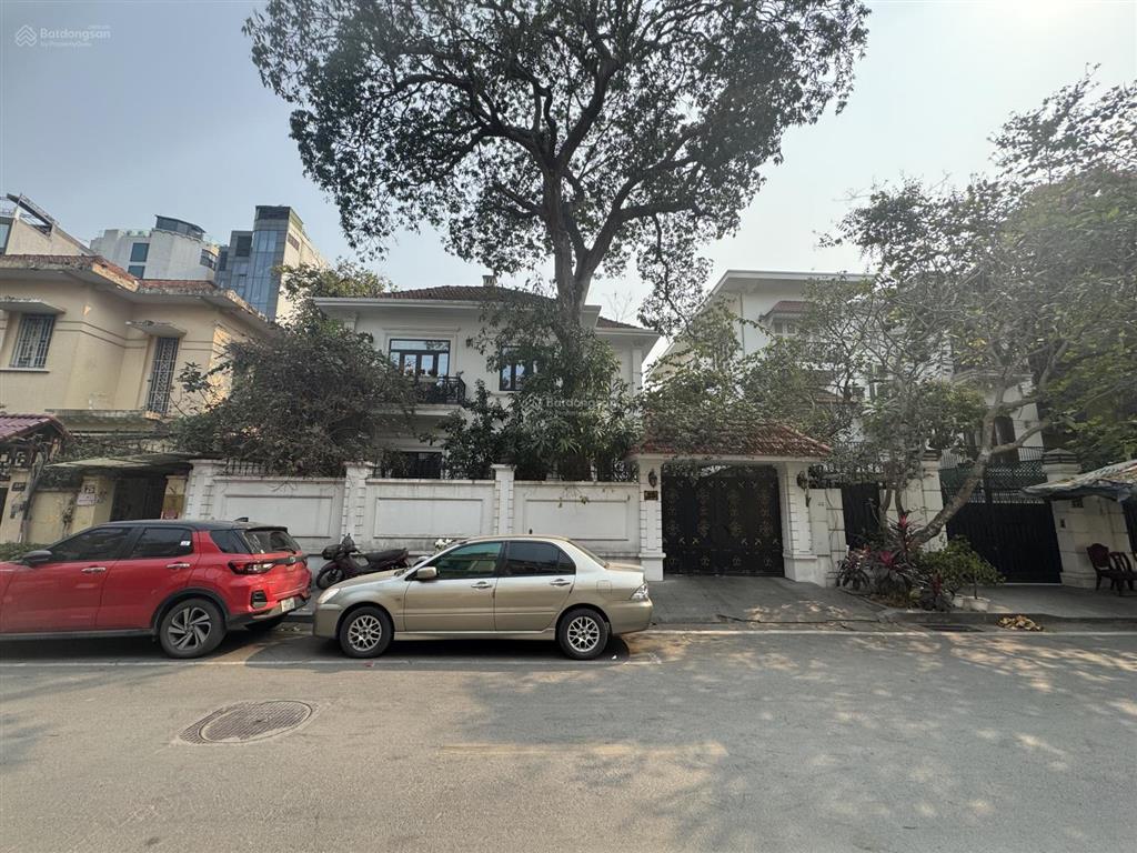 Bán biệt thự đẳng cấp phố nguyễn gia thiều, hoàn kiếm, 310m² đất vàng, mặt tiền 10m, 1 sổ