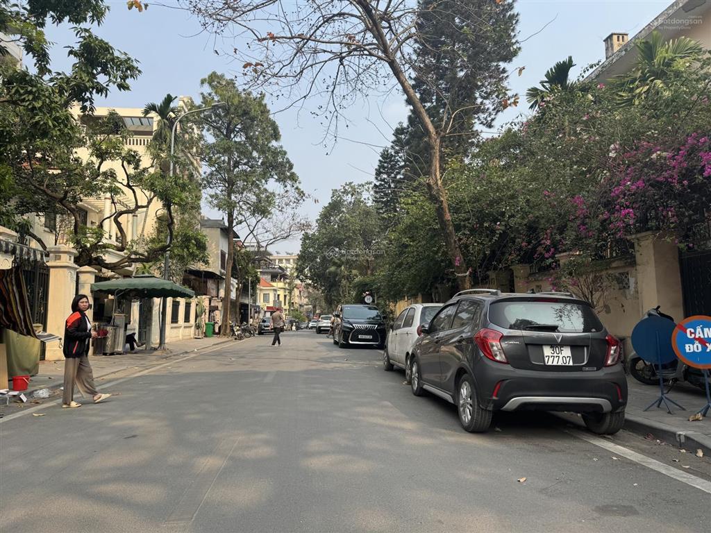 Bán biệt thự đẳng cấp phố nguyễn gia thiều, hoàn kiếm, 310m² đất vàng, mặt tiền 10m, 1 sổ