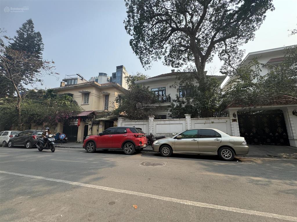 Bán biệt thự đẳng cấp phố nguyễn gia thiều, hoàn kiếm, 310m² đất vàng, mặt tiền 10m, 1 sổ