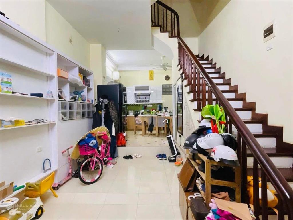 Bán nhà riêng kim mã 38m2 5 tầng lô góc 9.x tỷ 2 mặt thoáng cách phố 10m