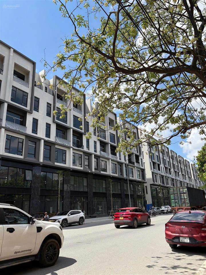Shophouse nhận nhà kinh doanh ngay  hàng kín lô đẹp cạnh xẻ khe