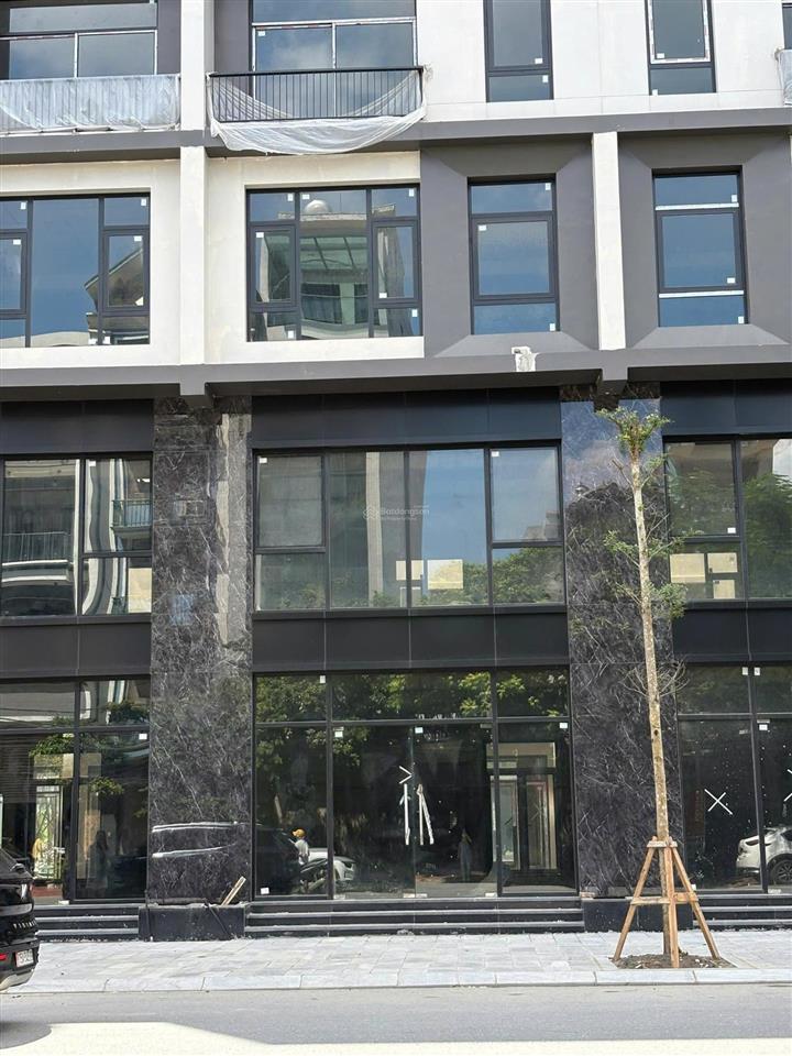 Shophouse nhận nhà kinh doanh ngay  hàng kín lô đẹp cạnh xẻ khe