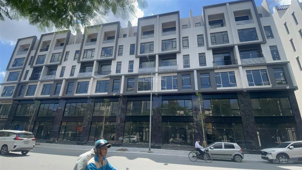 Shophouse nhận nhà kinh doanh ngay  hàng kín lô đẹp cạnh xẻ khe