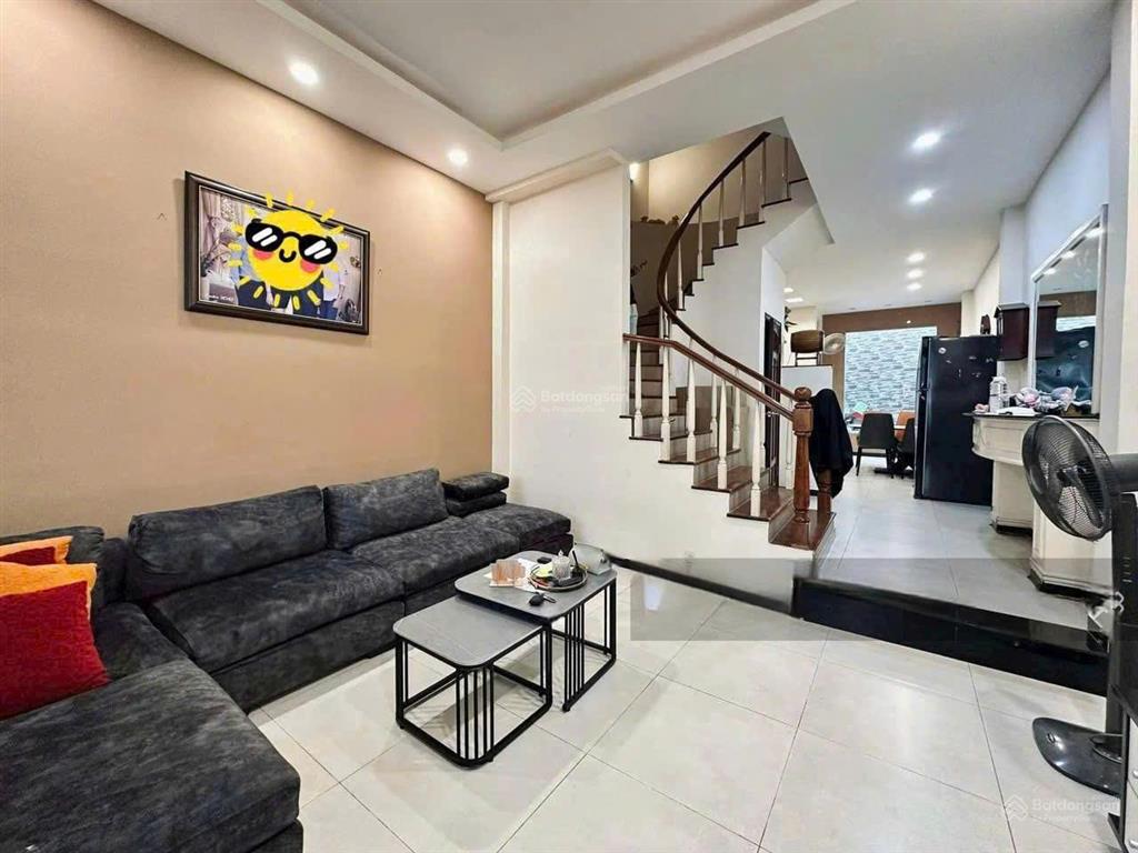 Nhà tốt 10 tỷ! hẻm 6m lê văn sỹ, quận 3  4mx20m, cn 70m2 (3 tầng  full nội thất) chỉ 10 tỷ