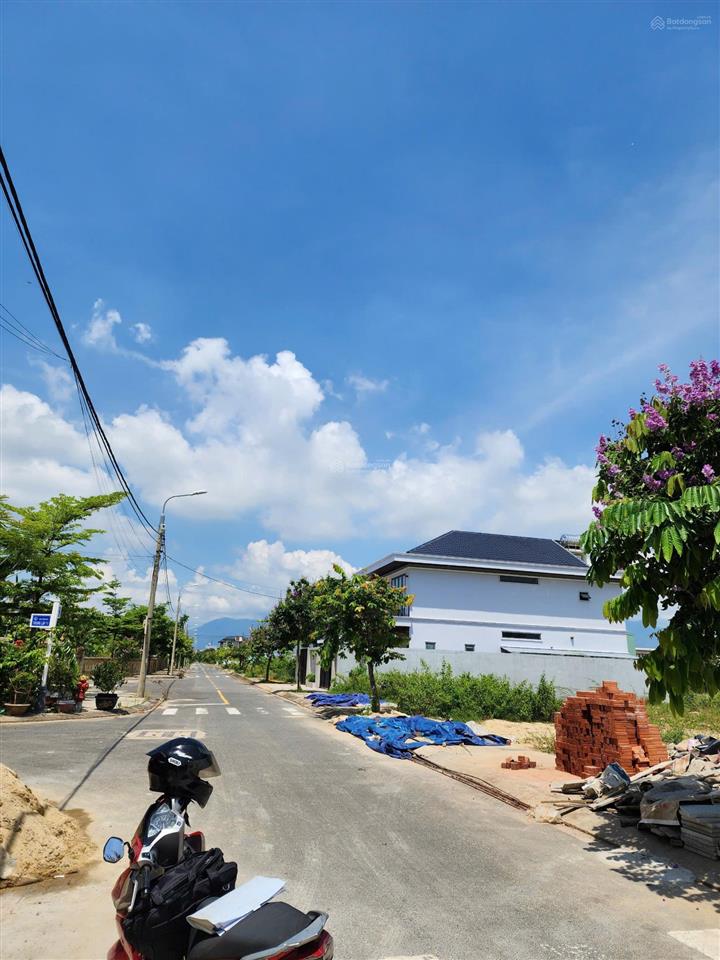 Bán lô đất 300m2 tại kđt xanh bàu tràm lakeside, sạch đẹp, cư dân sầm uất.  0935 569 ***