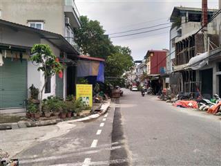 Đất phân lô  ô tô tránh vòng quanh  kinh doanh  cách đại lộ thăng long 21 m.