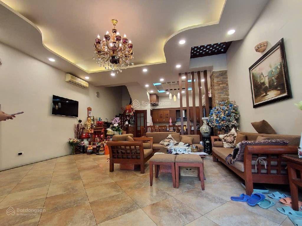 Bán biệt thự bồ đề, ngõ thông 2 ô tô tránh, ô tô vào nhà, kinh doanh, ô chờ thang máy. sổ phân lô.