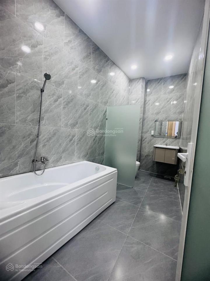 Nhà tân phú xây mới đầy đủ nội thất xịn sò đường ô tô sổ hoàn công đủ nở hậu 7m95 x 17,8m 4 tầng