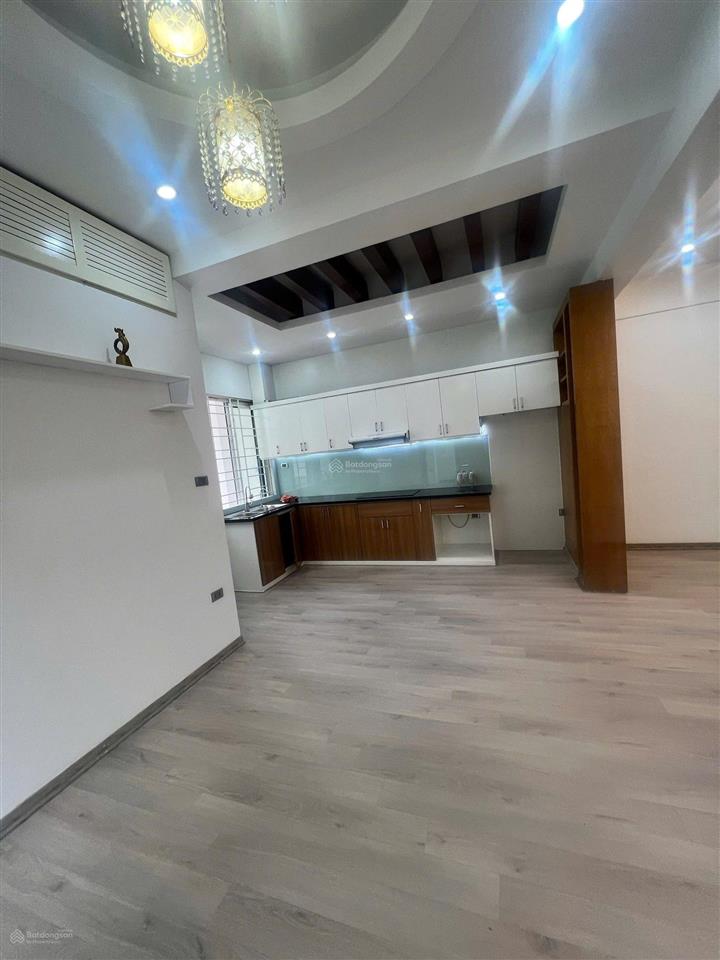 Bán tòa nhà chung cư ct16 khu đô thị định công, 3 phòng ngủ, ban công. dt 82m². giá 5.75 tỷ
