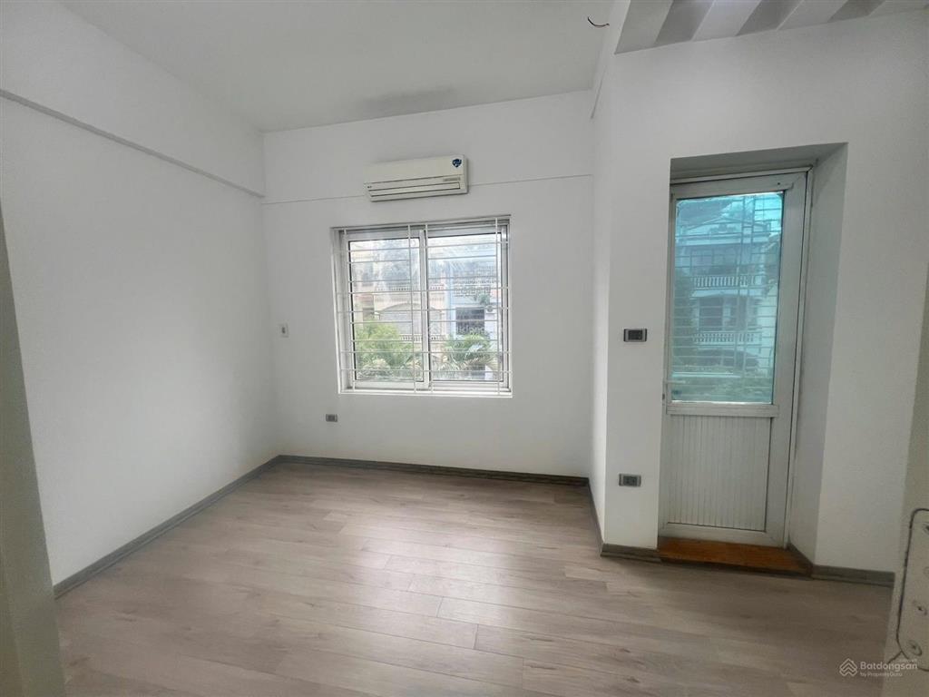 Bán tòa nhà chung cư ct16 khu đô thị định công, 3 phòng ngủ, ban công. dt 82m². giá 5.75 tỷ