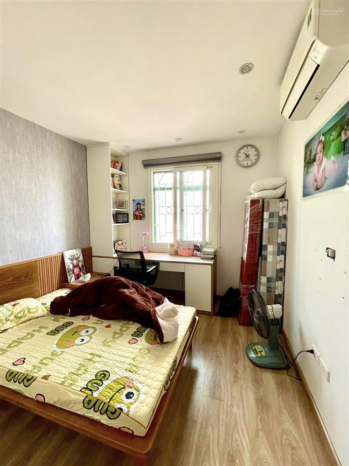 Bán gấp căn chung cư ct9 khu đô thị định công. tiện ích  an sinh đỉnh. dt72m2, giá 5.75 tỷ.