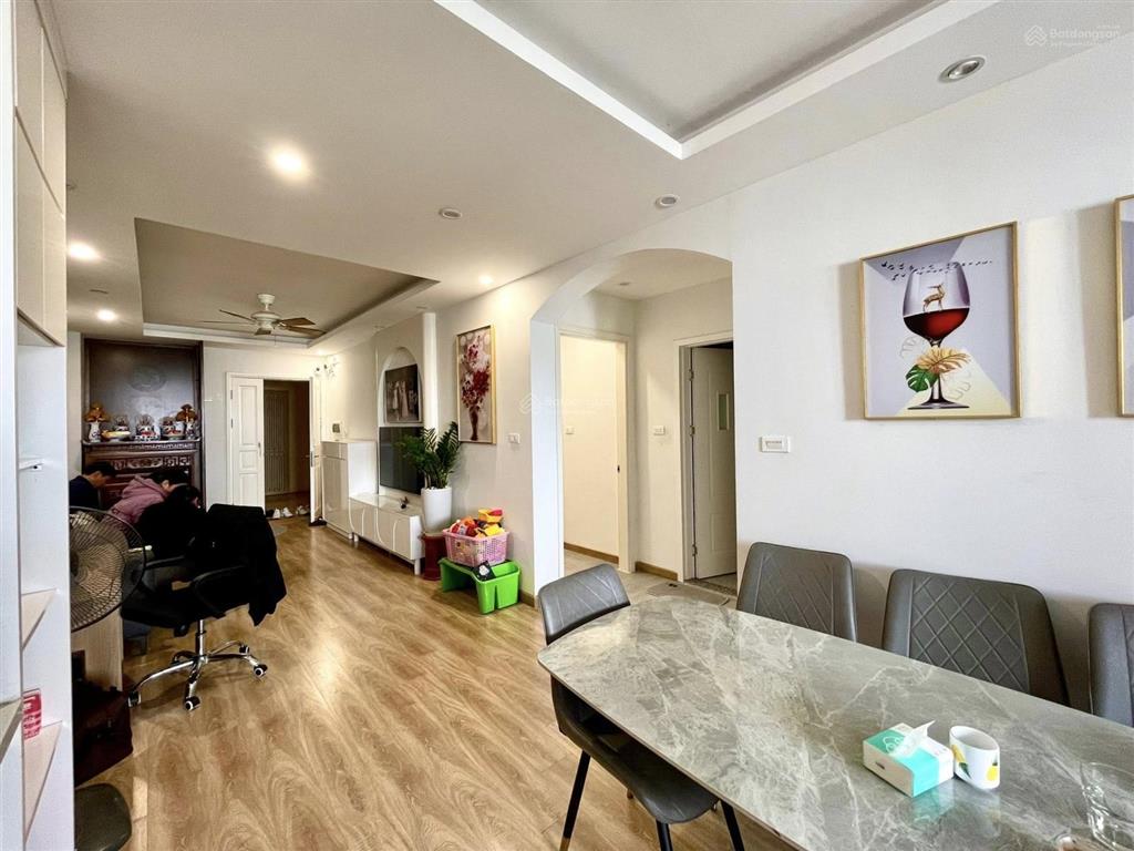 Bán gấp căn chung cư ct9 khu đô thị định công. tiện ích  an sinh đỉnh. dt72m2, giá 5.75 tỷ.