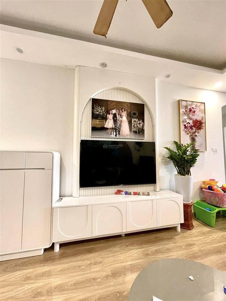 Bán gấp căn chung cư ct9 khu đô thị định công. tiện ích  an sinh đỉnh. dt72m2, giá 5.75 tỷ.