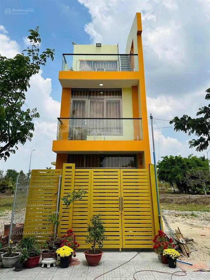 Lô đất sổ hồng sẵn góc ngã tư lớn giá rẻ nhất kdc lsvn.  0902 997 *** xem sổ