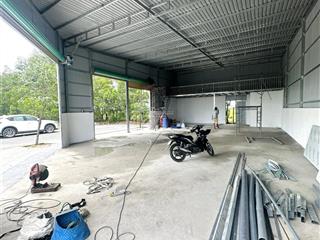 Bán kho nhà xưởng góc 2 mặt tiền 10x20 gần đường 823b đang cho thuê hđ 15tr/tháng giá chỉ 4,25 tỷ