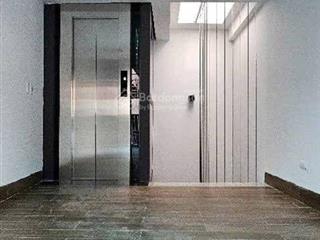 Trung tâm quận đống đa  sổ vuông đét  nhà mới  thang máy  ô tô nhỏ đỗ cửa  kd  gần phố