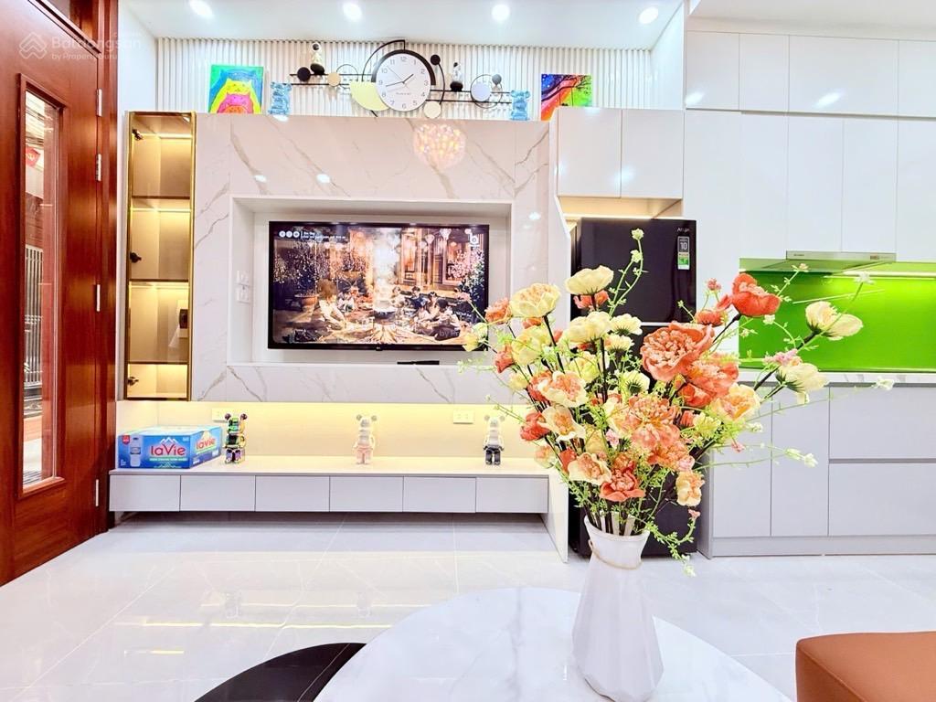 Nhỉnh 6 tỷ ôtô đỗ cửa nhà đẹp sẵn ở xuân đỉnh tk 5 tầng full nội thất sịn sò mới kính koong