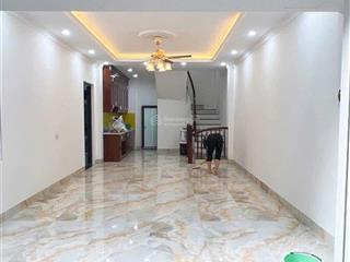 Nhà lô góc  sát mặt đê bát khối  ô tô 7s đỗ cửa ngày đêm  ngõ rộng, thoáng mát  ở sướng