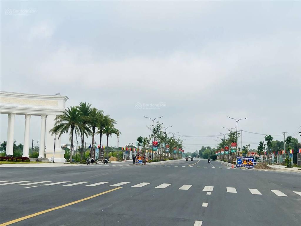 Về quê bán 1 tỷ 6x đường số 4 song song với trục đường dt 818, kdc tây nam center golden land