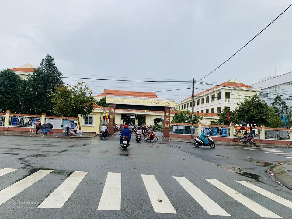 Về quê bán 1 tỷ 6x đường số 4 song song với trục đường dt 818, kdc tây nam center golden land