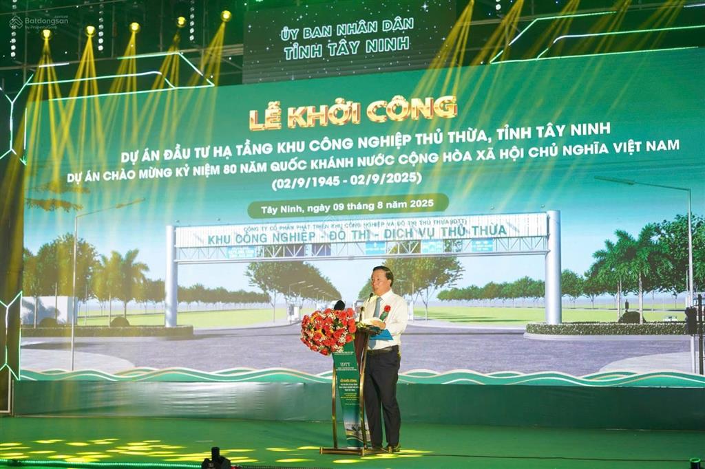 Chính chủ ngộp bán góc 2 mặt 7x20 (1 tỷ x) đối diện bệnh viện đa khoa thị trấn thủ thừa long an