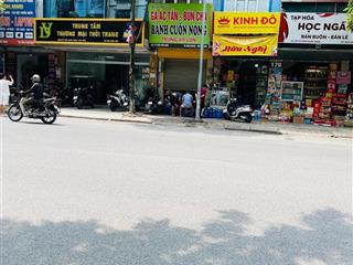 Bán nhà mặt phố trần quốc hoàn, cầu giấy tầm tiền cực hiếm, vỉa hè rộng. ở, kinh doanh 20m2. 4 tầng