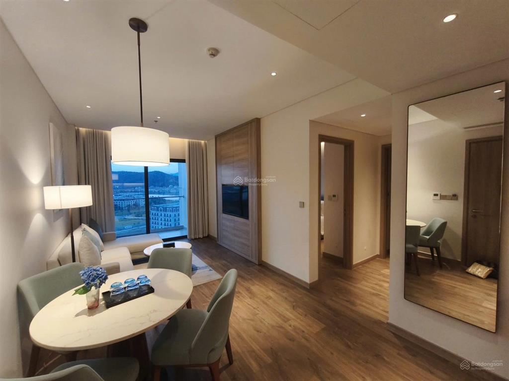 Chính chủ bán căn hộ 5 sao tòa a, 2pn alacarte hạ long, view vịnh kỳ quan một bước chạm cát