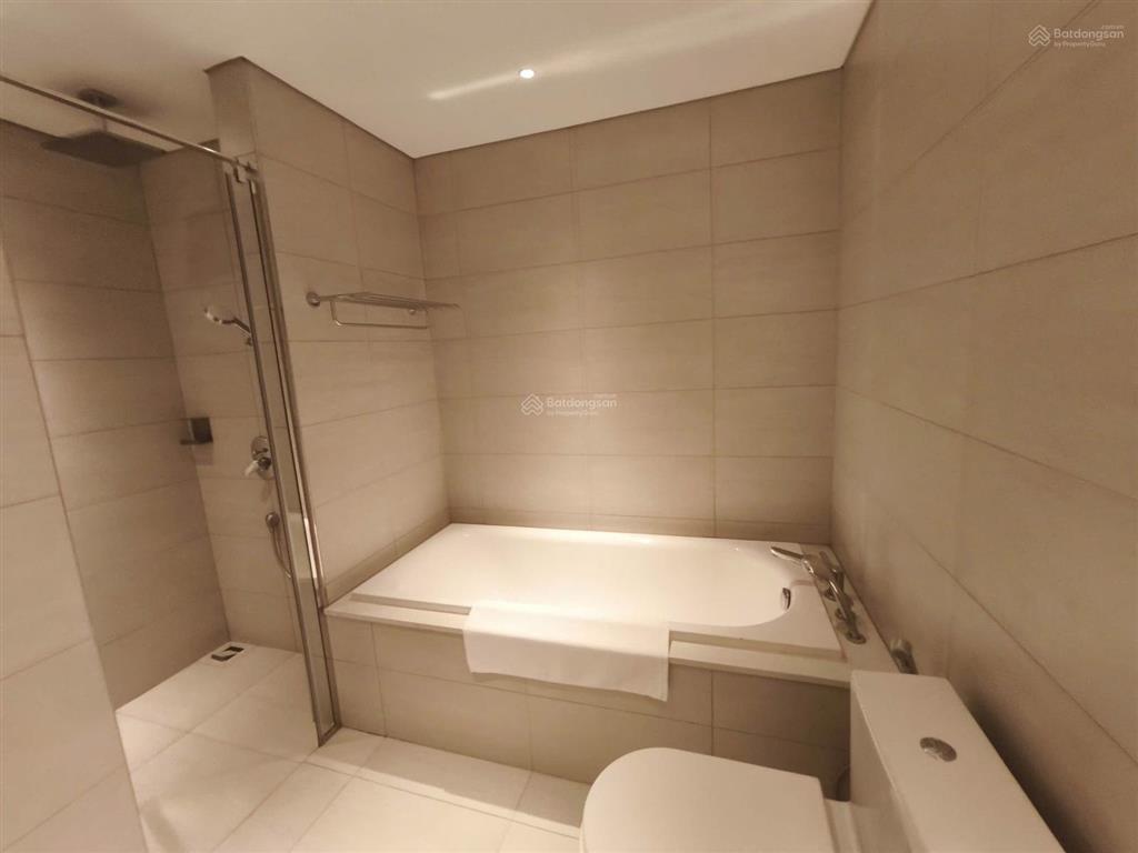 Chính chủ bán căn hộ 5 sao tòa a, 2pn alacarte hạ long, view vịnh kỳ quan một bước chạm cát