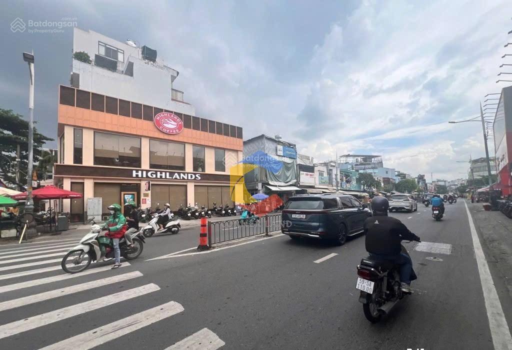 Chính chủ bán gấp quỹ đất mặt tiền view sông p2, quận 6 3200m2, ngang 40 dài 65, ngon nhất q6