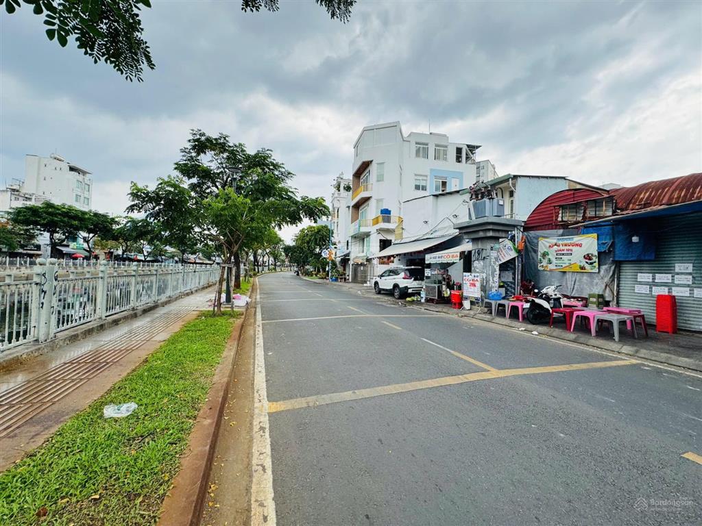 Chính chủ bán gấp quỹ đất mặt tiền view sông p2, quận 6 3200m2, ngang 40 dài 65, ngon nhất q6